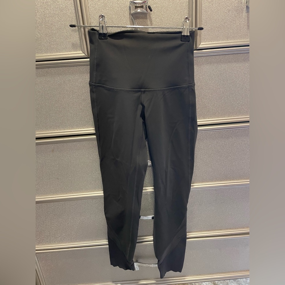 Lululemon Wunder under leggings
